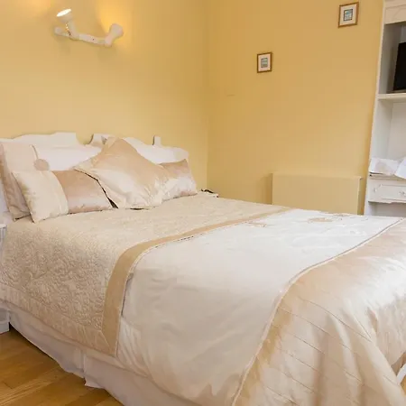 Cois Li Accommodation
