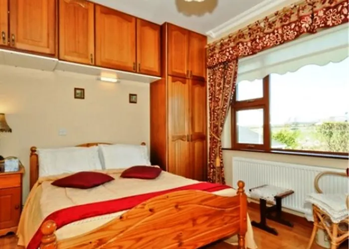 Cois Li Accommodation 4*