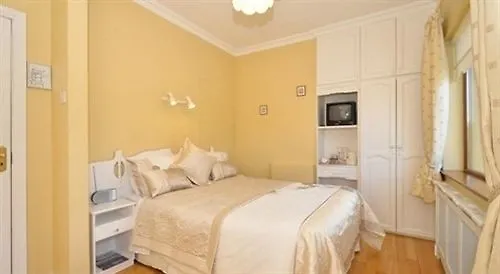 Cois Li Accommodation 4*